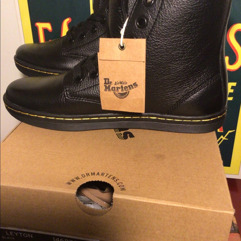 DOC MARTENS - Sz 6 - NIB